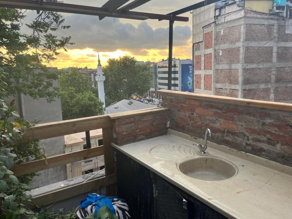 Central Apartment Kadikoy Terrace Bbq Close 2 Block Ferry Bull Metro Nighlife Истанбул Екстериор снимка