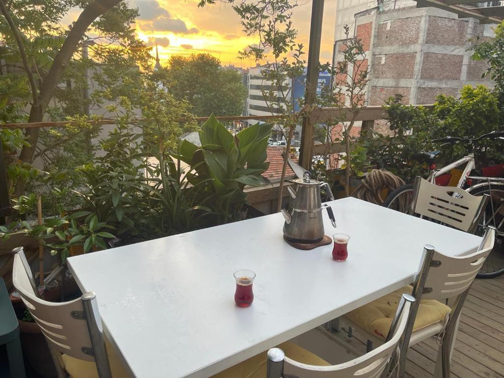 Central Apartment Kadikoy Terrace Bbq Close 2 Block Ferry Bull Metro Nighlife Истанбул Екстериор снимка