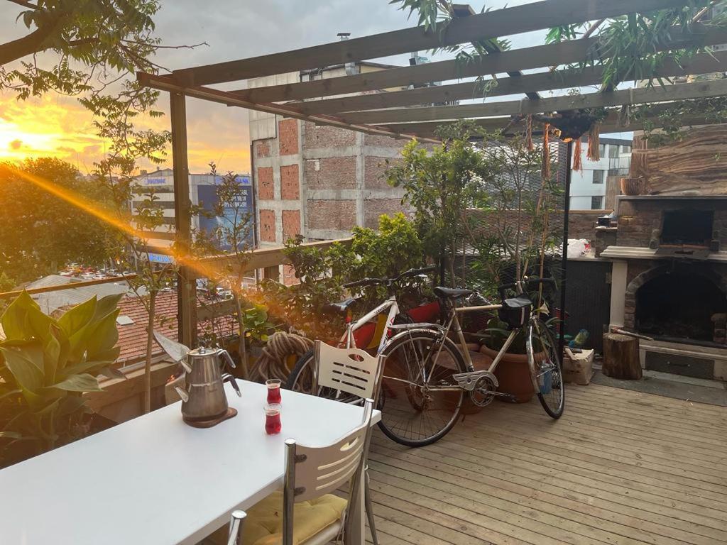 Central Apartment Kadikoy Terrace Bbq Close 2 Block Ferry Bull Metro Nighlife Истанбул Екстериор снимка